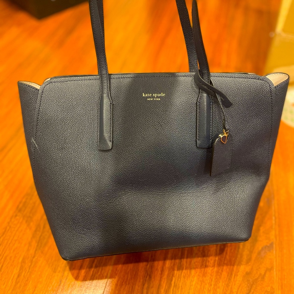Kate Spade Navy Bag (New Condition!)